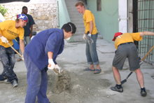 Trabajo de reconstrucción en un hospital de Puerto Príncipe.